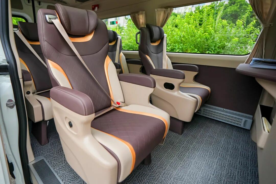 實力共鑒!宇通天駿V6E榮獲“2025年度用戶信賴引領獎” 實力共鑒!宇通天駿V6E榮獲“2025年度用戶信賴引領獎”