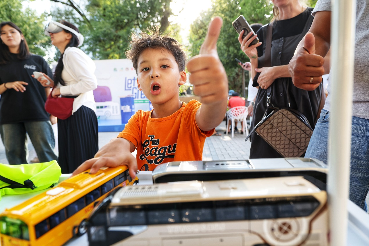 綠色點亮阿拉木圖 宇通攜手中國駐阿拉木圖總領(lǐng)事館共啟低碳出行新篇章