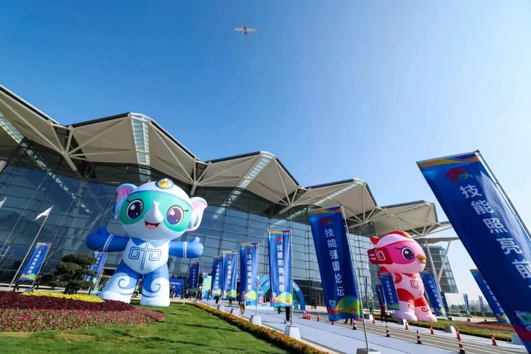 以智造致匠心!“小宇”領(lǐng)銜,宇通服務(wù)第三屆全國(guó)技能大賽 以智造致匠心!“小宇”領(lǐng)銜,宇通服務(wù)第三屆全國(guó)技能大賽