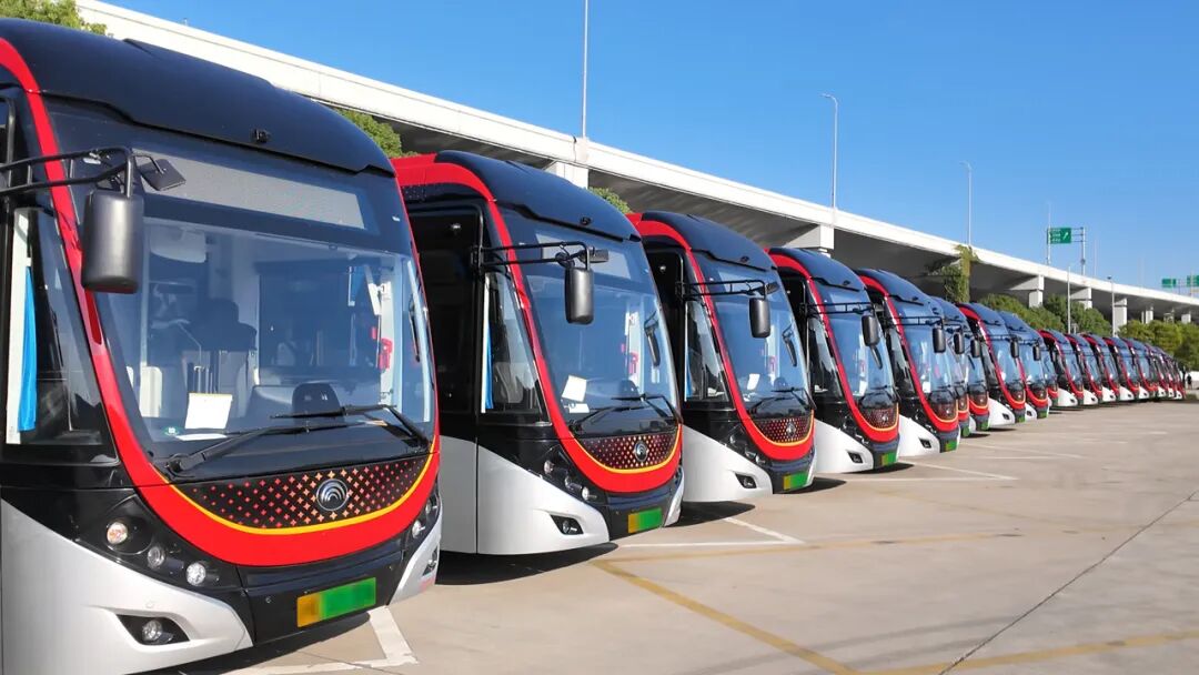 八屆全勤!車型煥新!宇通為進(jìn)博會保駕護(hù)航 圖片