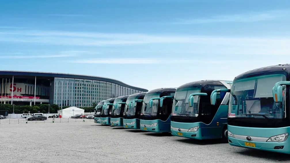 八屆全勤!車型煥新!宇通為進(jìn)博會保駕護(hù)航 圖片