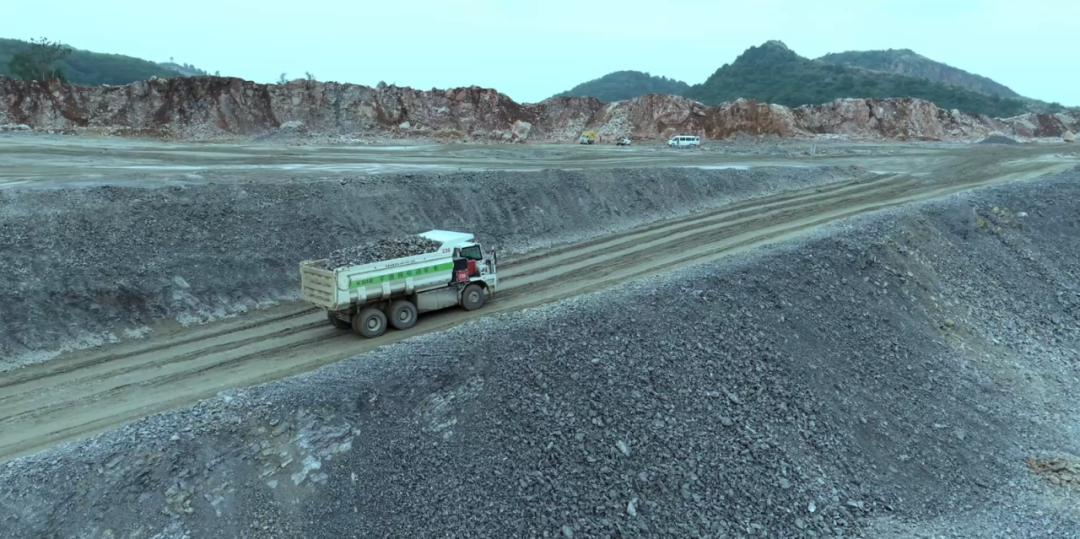 宇通礦卡——馭電革新，智啟礦途丨宇通礦卡賦能江西銘信-華新礦區(qū)高效綠色運(yùn)營(yíng)！