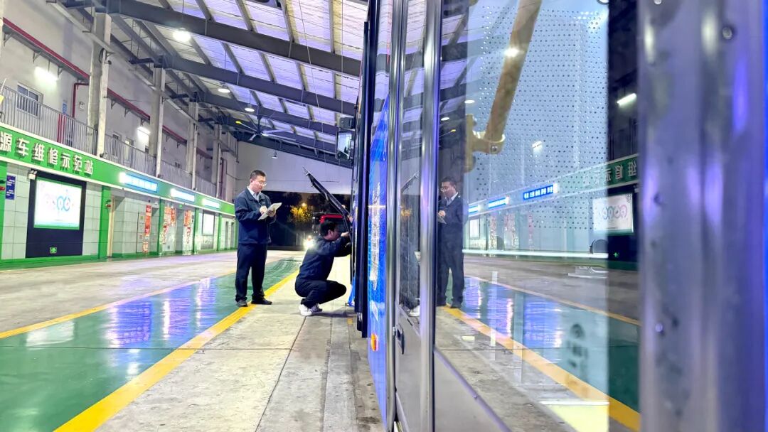 八屆全勤!車型煥新!宇通為進(jìn)博會保駕護(hù)航 圖片