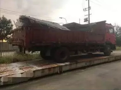 地磅稱(chēng)廢舊鋼材